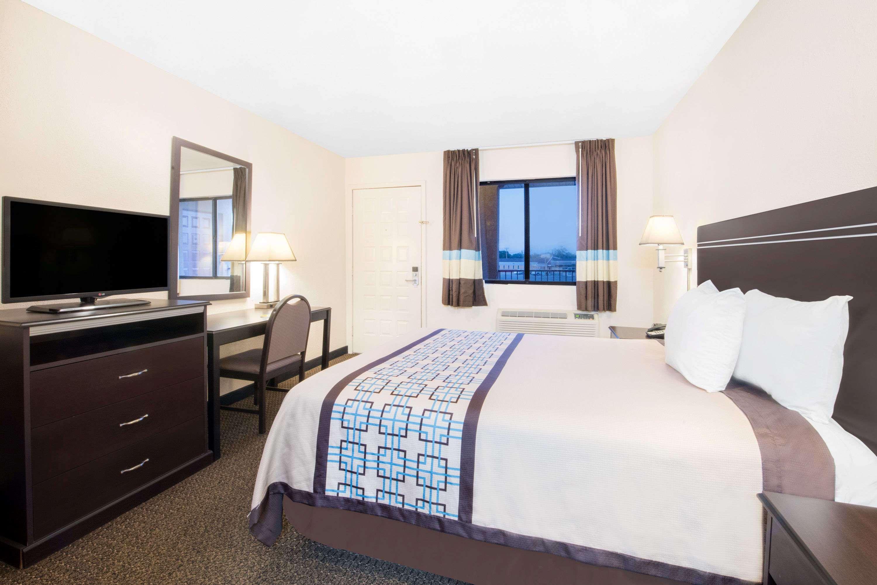 Days Inn By Wyndham Hobbs Eksteriør bilde