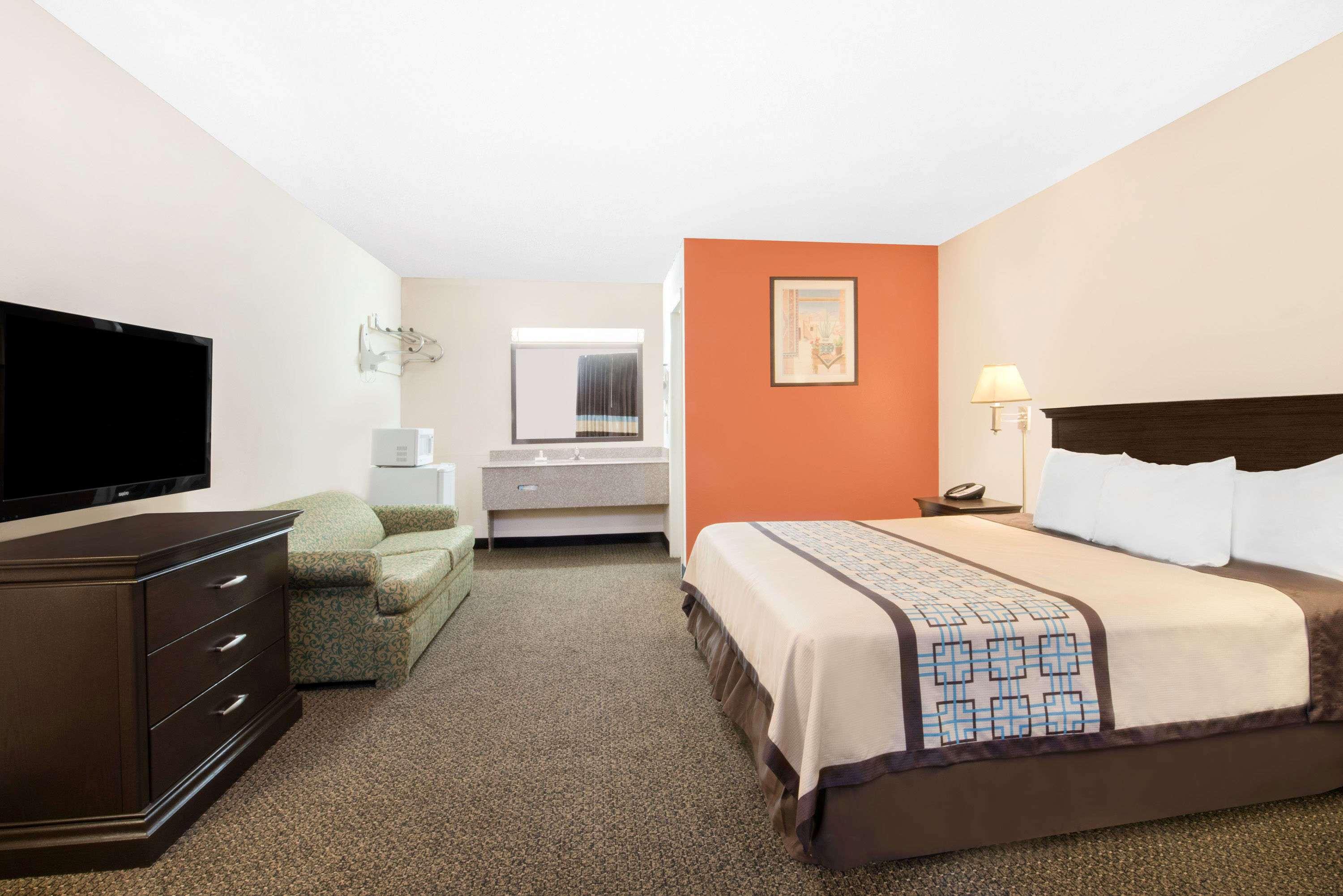 Days Inn By Wyndham Hobbs Eksteriør bilde