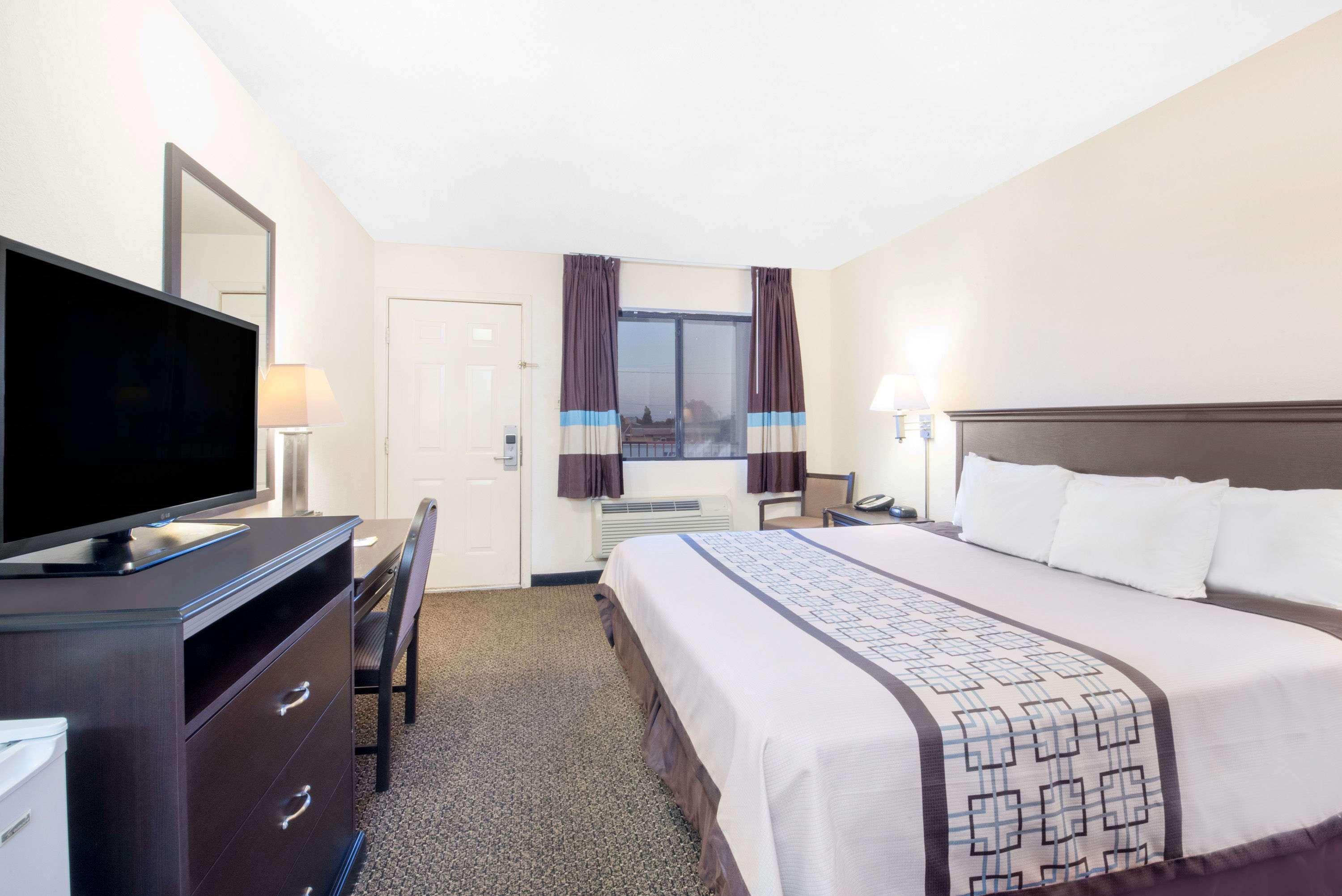 Days Inn By Wyndham Hobbs Eksteriør bilde