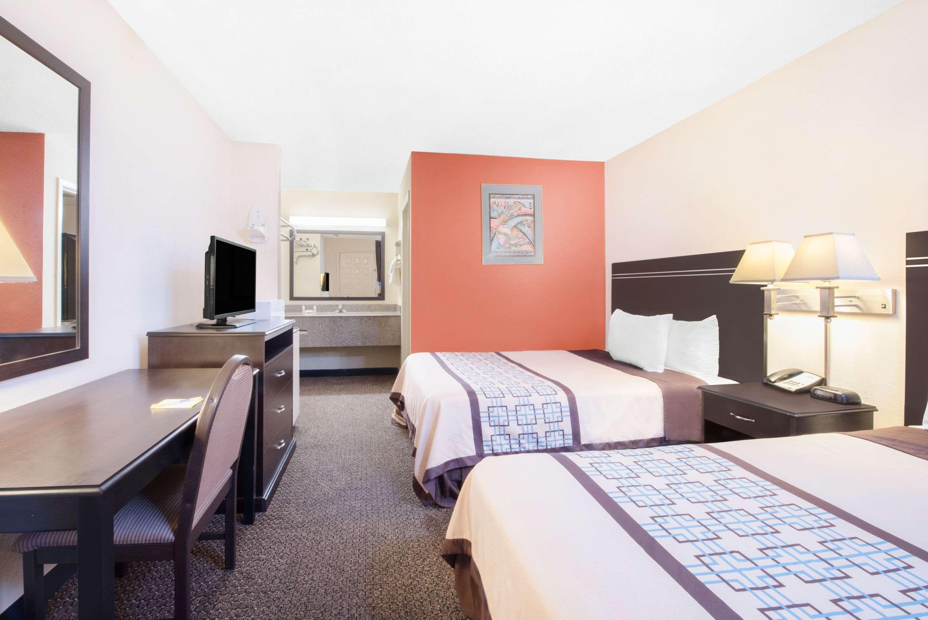 Days Inn By Wyndham Hobbs Eksteriør bilde