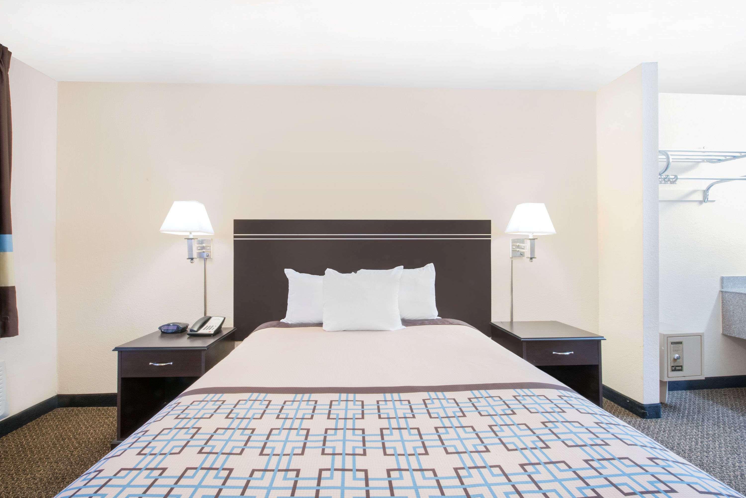 Days Inn By Wyndham Hobbs Eksteriør bilde