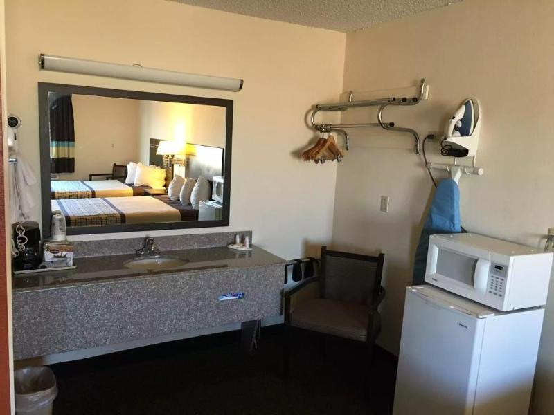 Days Inn By Wyndham Hobbs Eksteriør bilde